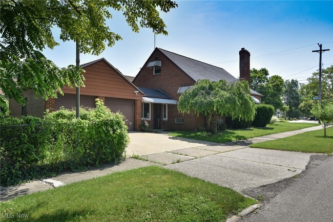 Building Photo - 3146 Warren Rd