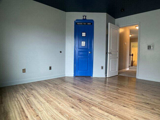 Building Photo - 300 Large Oak Ln