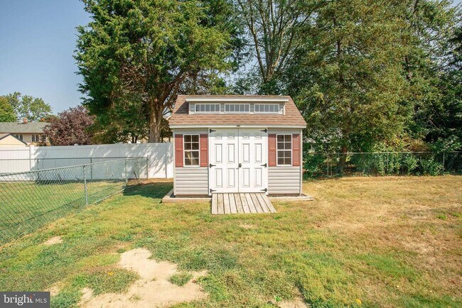 Building Photo - 196 Munger Ave