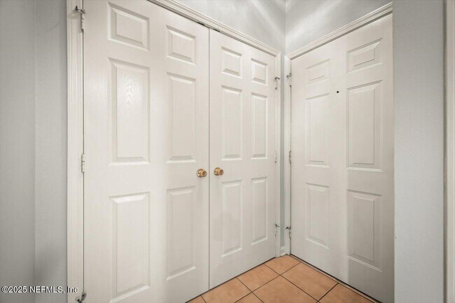 Building Photo - 7990 Baymeadows Cir E