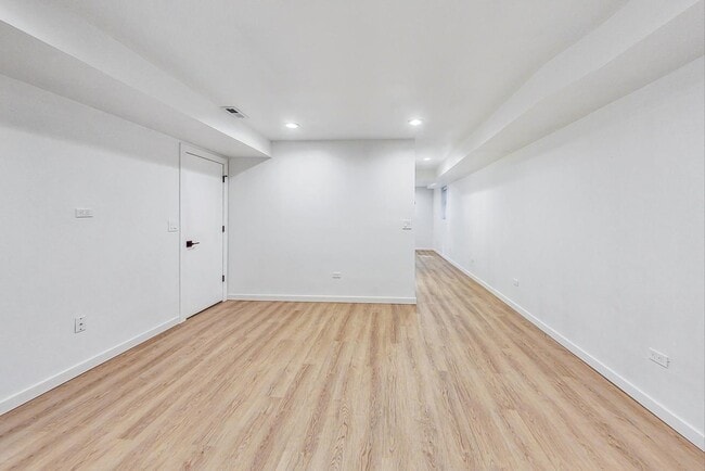 Building Photo - 2002 W Coulter St