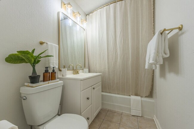 Building Photo - 4945 N Euclid Ave