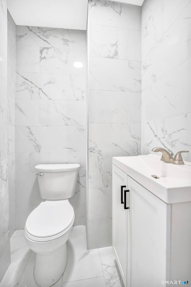 Building Photo - 341 Lincoln St