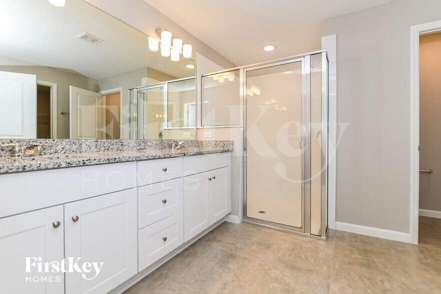 Building Photo - 405 Earhart Dr