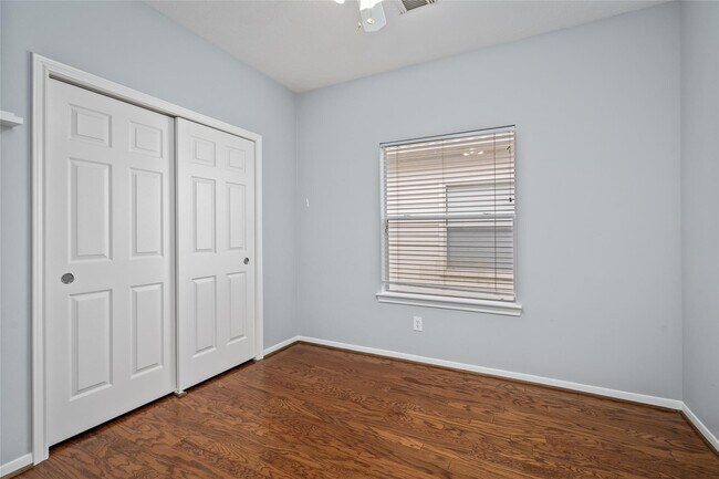 Building Photo - 612 Detering St