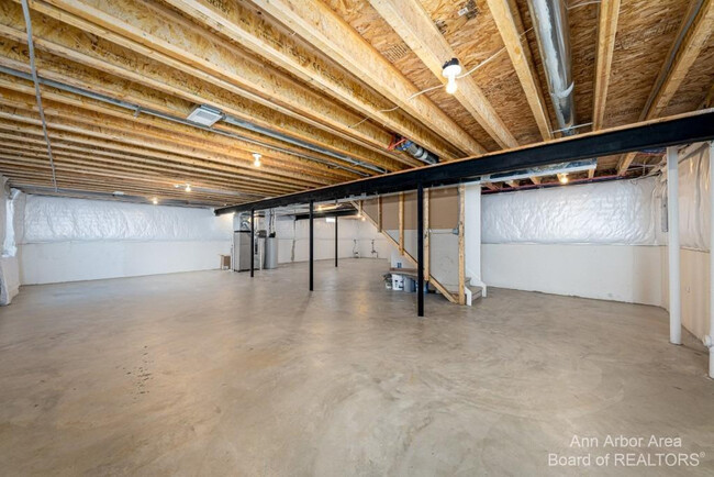 Building Photo - 8389 Ardmoor Dr