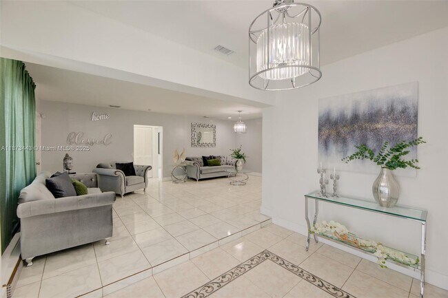 Building Photo - 1240 Peri St