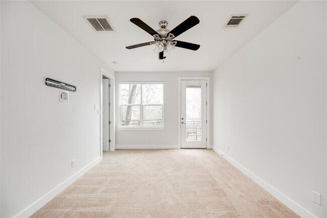 Building Photo - 2005 Bluebonnet Ln