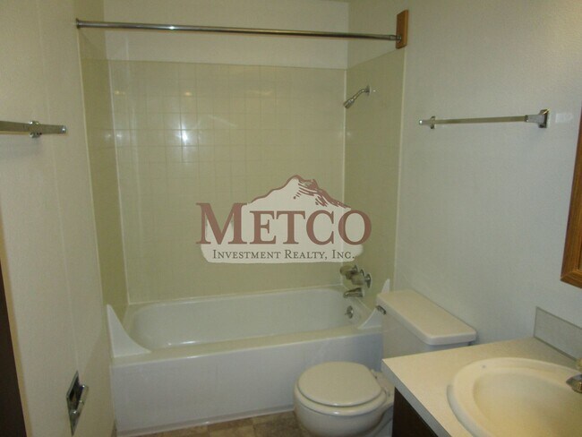 Building Photo - 04703