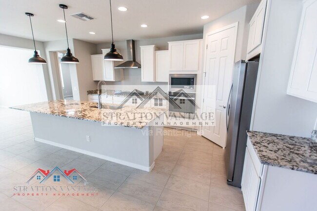 Building Photo - 17625 W Pasadena Ave