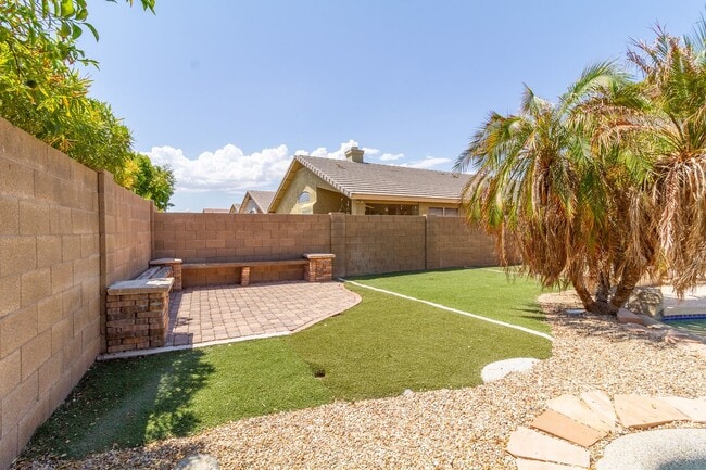 Building Photo - AMAZING 4 BED, 2.5 BATH HOME LOCATED NEAR 67TH AVE & UNION HILLS