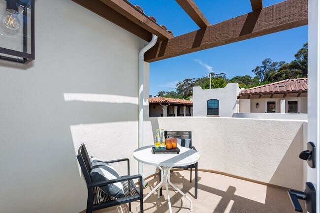 Building Photo - 2610-2612 Juan Street