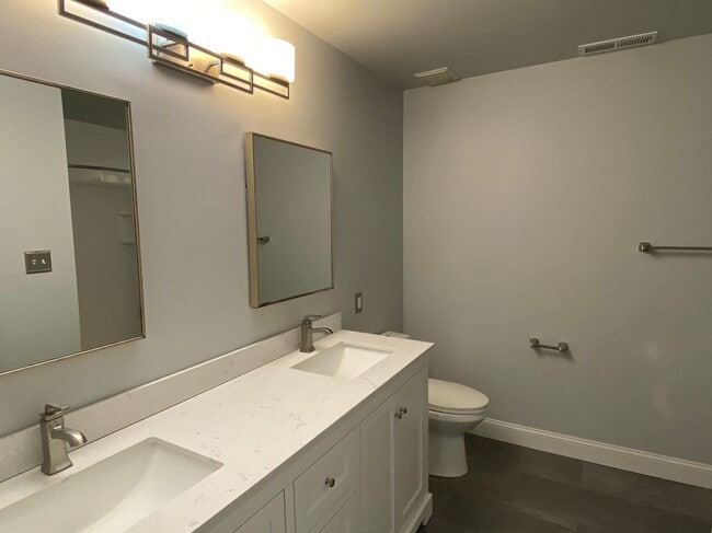 Building Photo - 2205 Brookhaven Dr