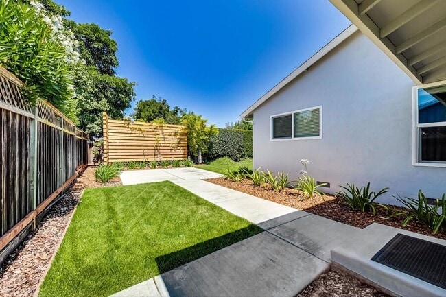 Building Photo - 4401 Castanos St