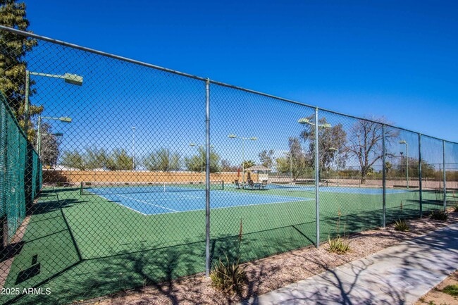 Building Photo - 1318 E Cobb Dr