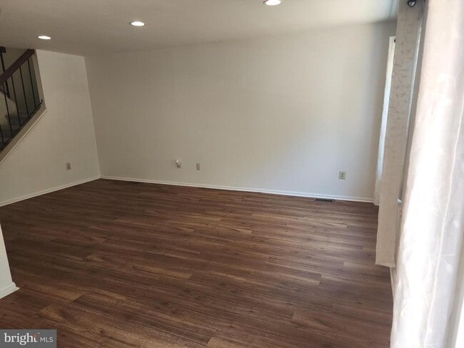 Building Photo - 25 Forsythia Ct