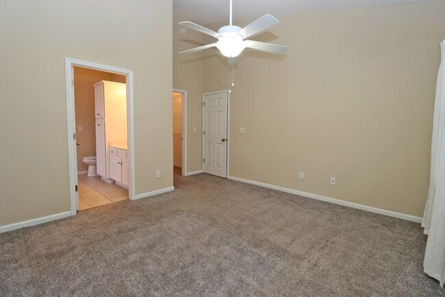 Building Photo - Fabulous 3 Bedroom home in highly desired community with a lake, pool, and clubhouse! Available M...