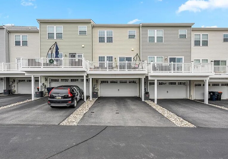 Building Photo - 24 Chamberlain Ct