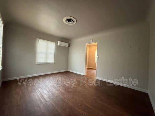 Building Photo - 1605 Howard Ave