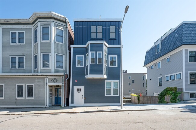 Building Photo - 465 E 8th St
