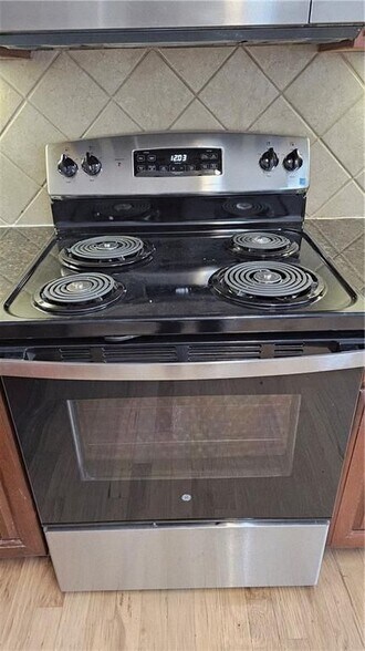 Building Photo - 2190 Landing Walk Dr