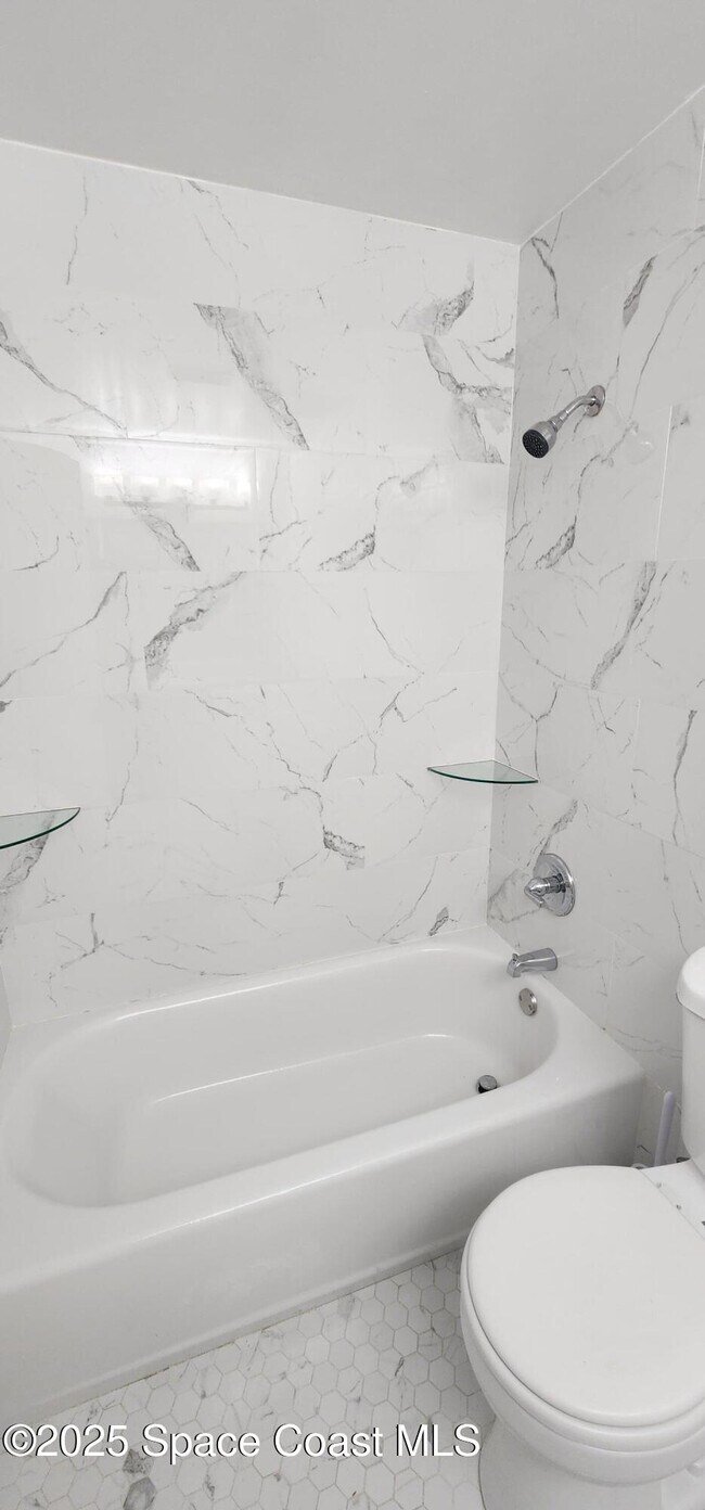 Building Photo - 109 Vía Havarre