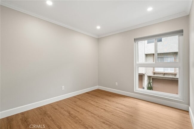 Building Photo - 5339 Coldwater Canyon Ave