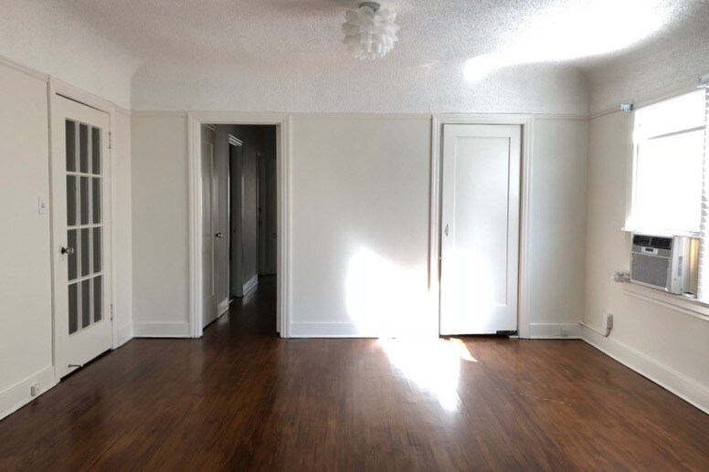 Formal Dining Room - 1134 N Gardner St