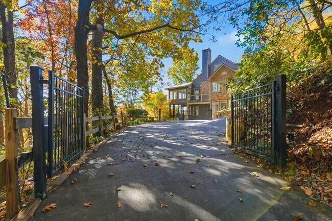 Building Photo - FULLY FURNISHED! Magnificent Panoramic Views!!