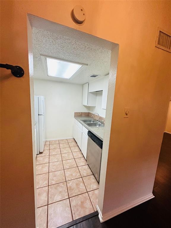 Building Photo - 2401 Leon St