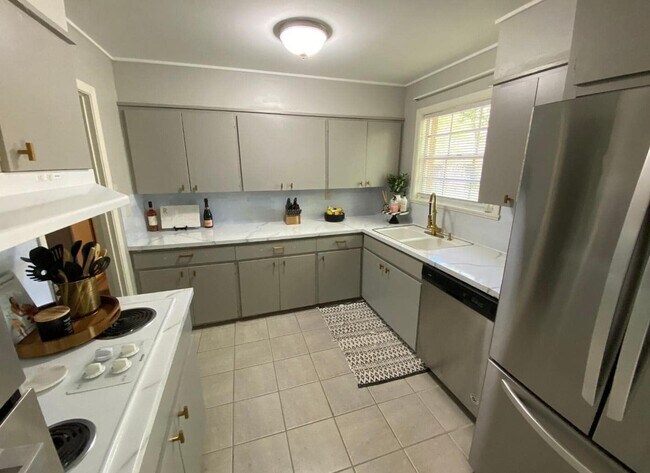 Building Photo - 416 Bayou Oaks Dr