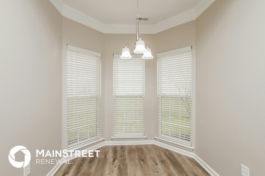 Building Photo - 7895 Sedgebrook Dr E