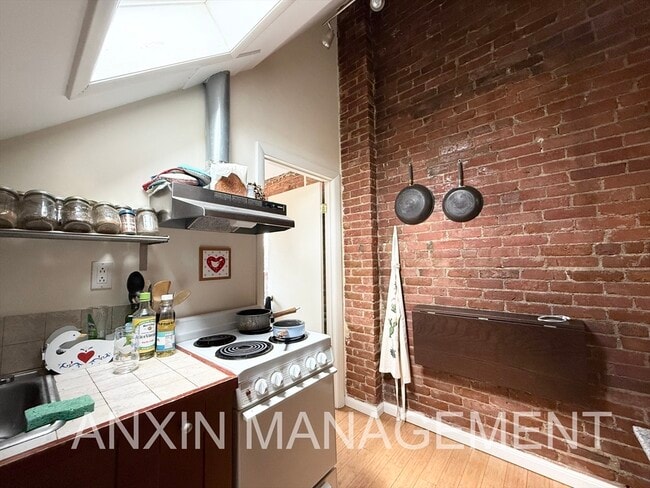 Building Photo - 2 Orchard St