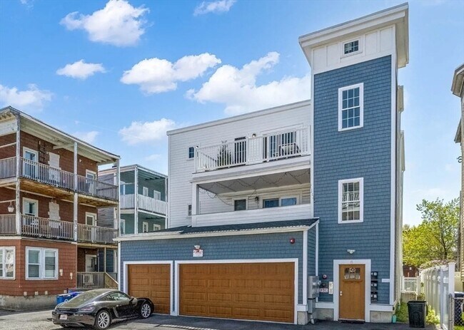 Building Photo - 8 W Bellflower St