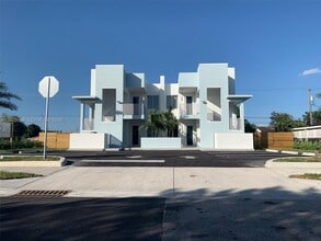 Building Photo - 807 E 28th St