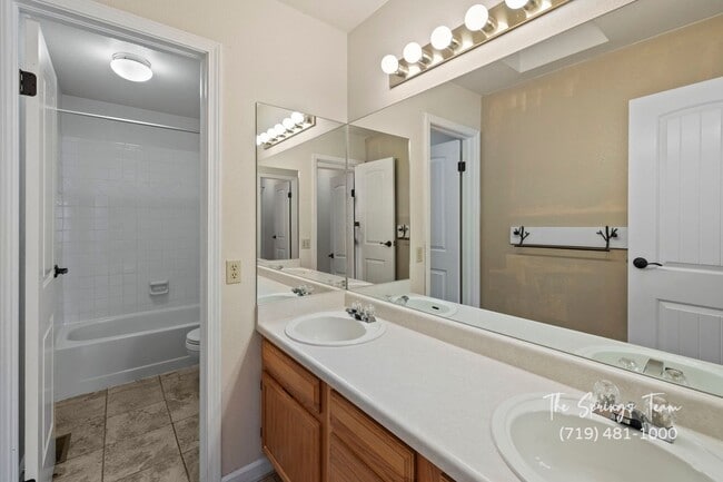 Building Photo - SPECTACULARLY HUGE 6BD HOME with PANORAMIC MOUNTAIN VIEWS - Security Deposit Waiver Available