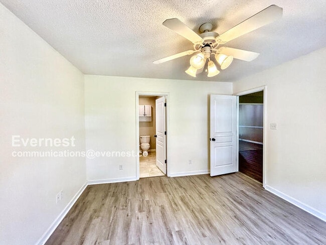 Building Photo - 128 Thrasher Pike
