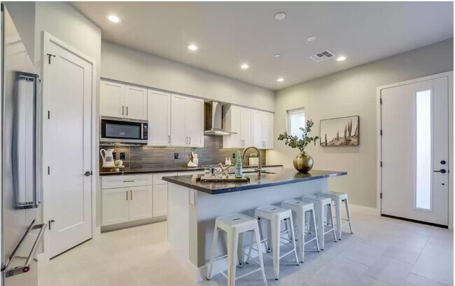 Building Photo - 1111 E Missouri Ave