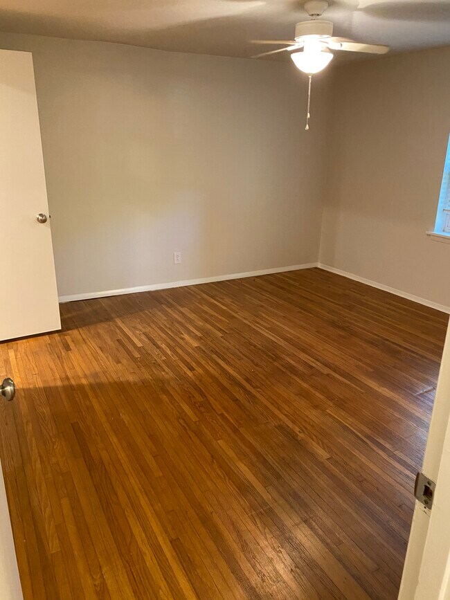 Building Photo - 147 Jewell Rd