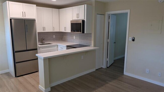 Building Photo - 5168 NE 6th Ave