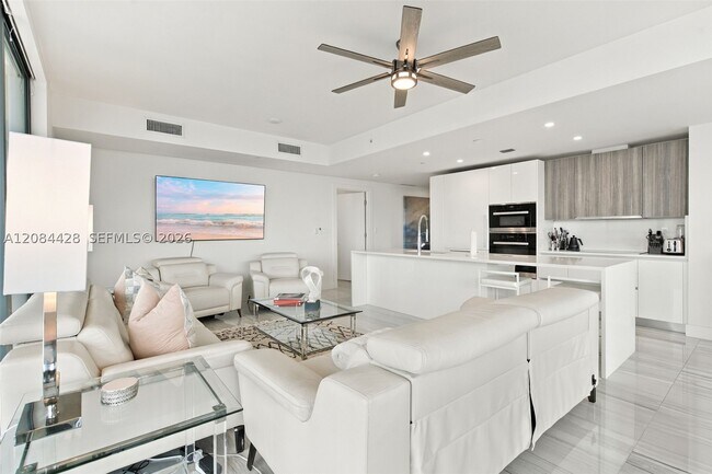 Building Photo - 730 N Ocean Blvd