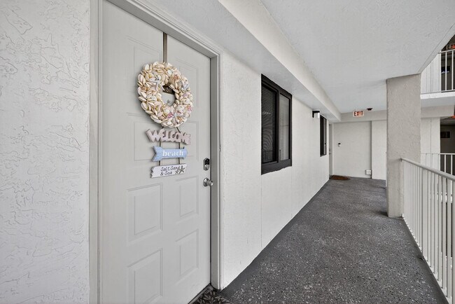 Building Photo - 2334 S Cypress Bend Dr