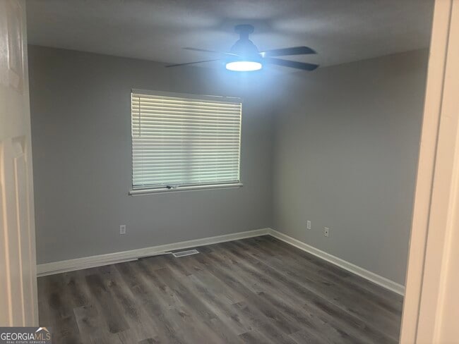 Building Photo - 140 Meadowbrook Ct