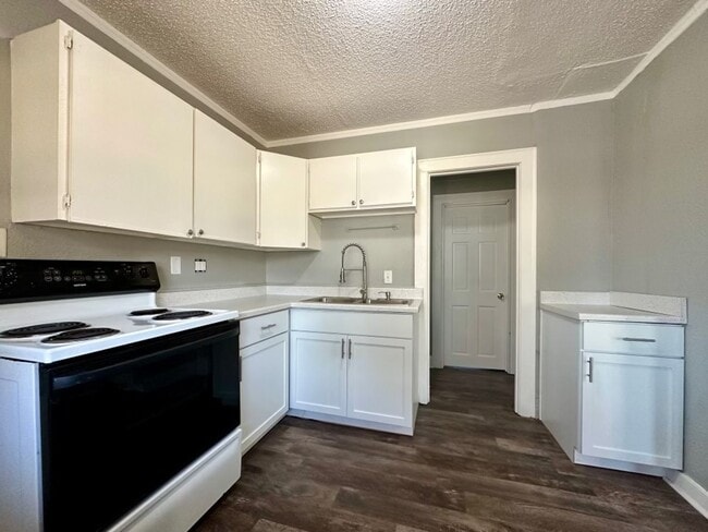 Building Photo - 1115 N 33rd Ave