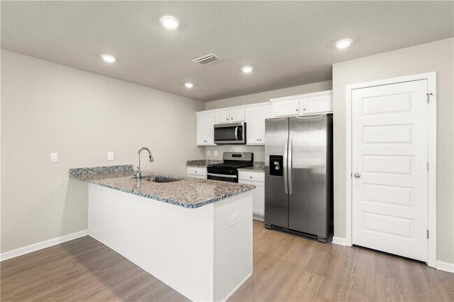 Building Photo - 2613 Windmere Dr E