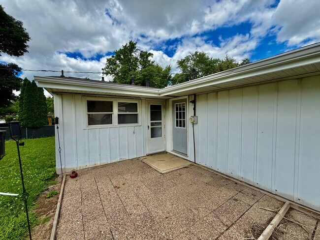 Building Photo - 3 Bedroom 1 Bathroom - Pictures Coming Soon!