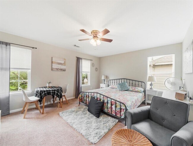 Building Photo - 2806 Crestbrook Bend Ln