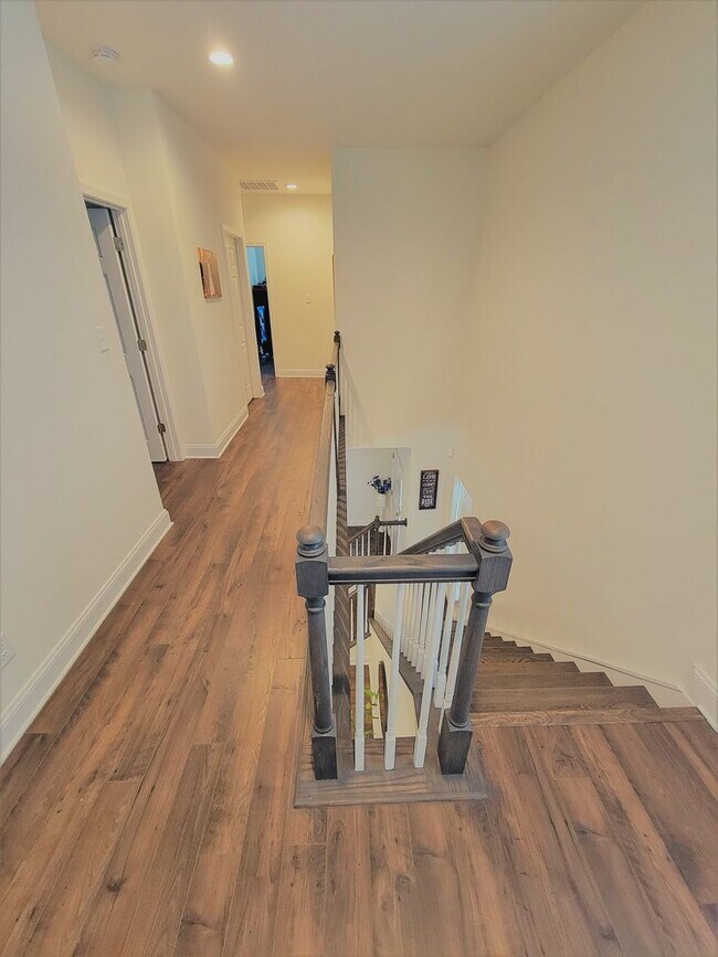 Building Photo - Beautiful end unit townhouse in Cosby Village with loads of extras.