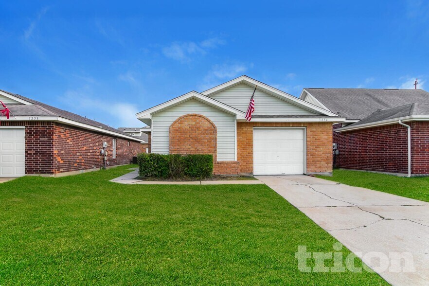 Primary Photo - 3254 Kelling St