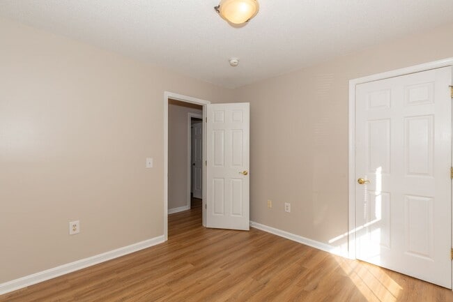 Building Photo - 3 bed/2 bath Single Family Home in Martins...